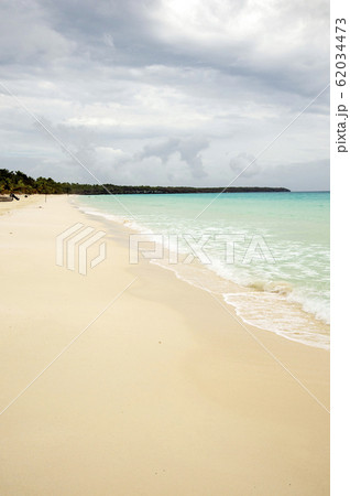 ニューカレドニア ロイヤルティ諸島 ウベア島　ムリ島のパウダーサンドロングビーチ 62034473