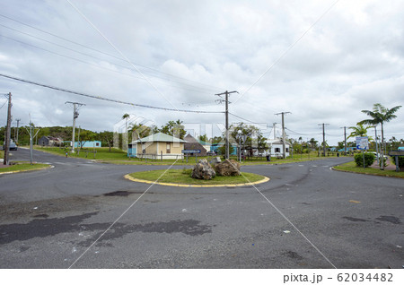 ニューカレドニア ロイヤルティ諸島　リフー島　ウエの街並 62034482
