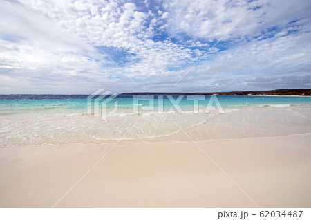 ニューカレドニア ロイヤルティ諸島　リフー島　シャンパーニュビーチ 62034487