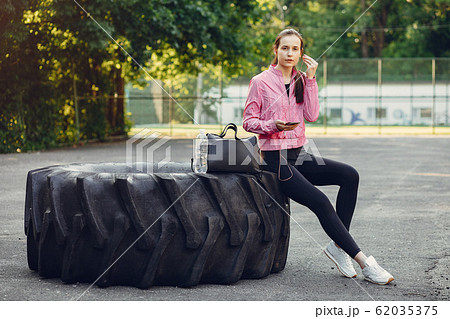 Sports girl training ain a summer park 62035375