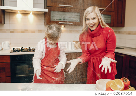 Cute family prepare the breakfest in a kitchen 62037014