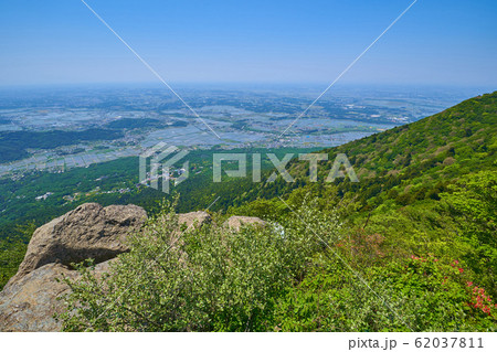 茨城の筑波山 女体山頂から西側の男体山方面を見る 62037811