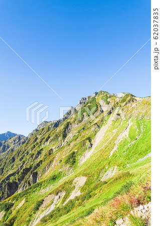 秋の五竜岳登山 （白岳から五竜岳を望む） 62037835