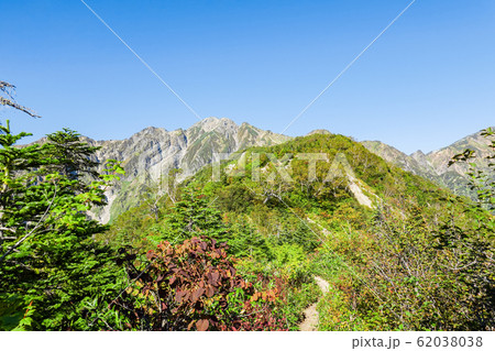 秋の五竜岳登山 （遠見尾根から五竜岳を望む） 62038038