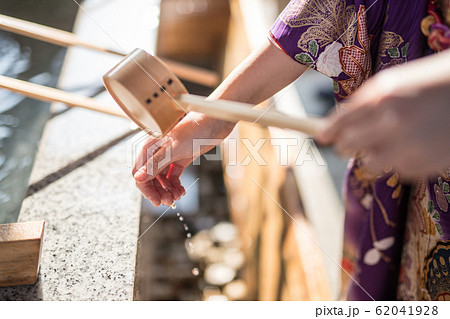 着物で初詣 62041928