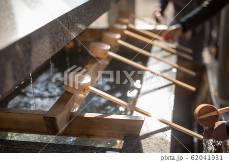 着物で初詣 62041931