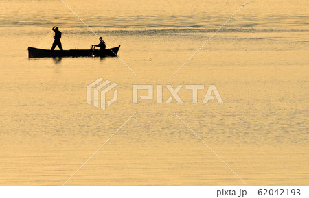 silhouette of fishermen on Danbe river 62042193