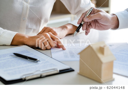 Real Estate Agent broker or House developer Real Estate Agent broker or House developer 62044148
