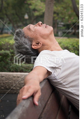 sad hopeless frustrated old retired senior man sad hopeless frustrated old retired senior man 62045133