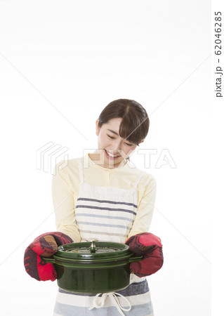 女性　調理　イメージ 62046285
