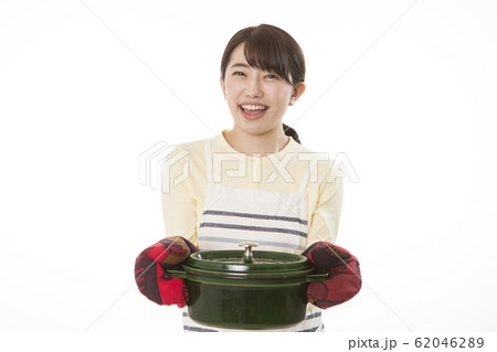 女性　調理　イメージ 62046289