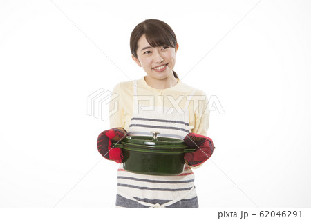 女性　調理　イメージ 62046291