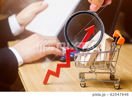 The concept of real estate market growth. The increase in housing prices. Rising prices for utilities. Increased interest in mortgage and rising interest rates on mortgages. focus on the arrow 62047646