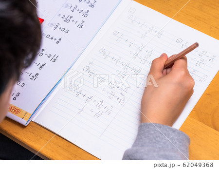 小学生の勉強 62049368