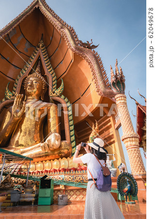 Tourist Woman Having Fun While Sightseeing in The Temple 62049678