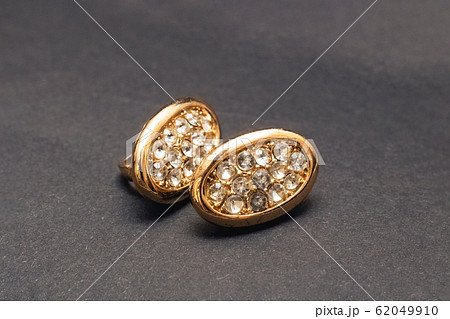 Earrings with pebbles on a back background 62049910