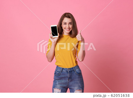 young woman showing at blank screen mobile phone 62051638