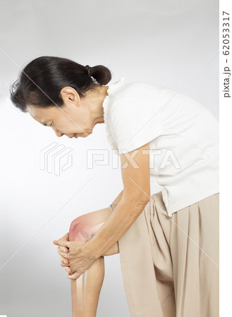 old asian woman knee bones pain 62053317