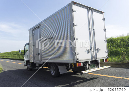 中型トラック 箱車 の写真素材