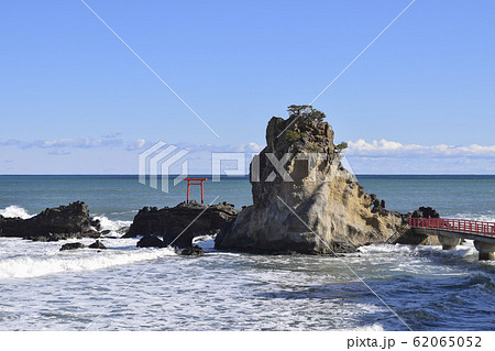 いわき市久之浜　波立海岸弁天島 62065052
