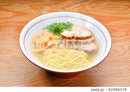 注意)湯気はレタッチ合成です。塩ラーメン、しおラーメン、ラーメンのイメージ。 注意)湯気はレタッチ合成です。塩ラーメン、しおラーメン、ラーメンのイメージ。 62066376