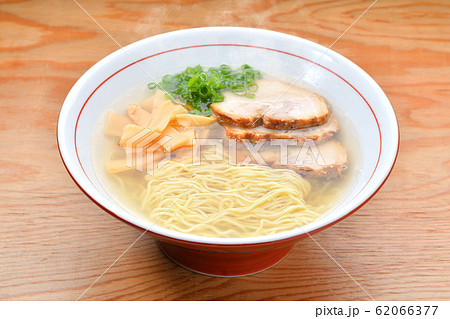 注意）湯気はレタッチ合成です。塩ラーメン、しおラーメン、ラーメンのイメージ。 62066377
