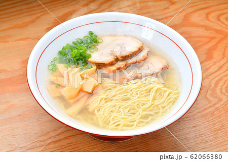 注意)湯気はレタッチ合成です。塩ラーメン、しおラーメン、ラーメンのイメージ。 注意)湯気はレタッチ合成です。塩ラーメン、しおラーメン、ラーメンのイメージ。 62066380