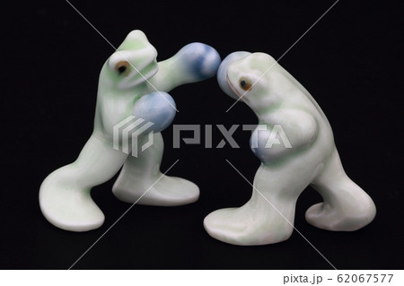 有田焼「ミクロス 」(カエルのボクシング) 有田焼「ミクロス 」(カエルのボクシング) 62067577