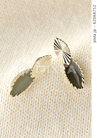 ピアス 62068752