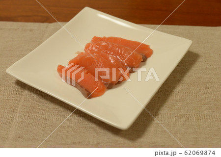 サーモン刺身　おうちごはん 62069874