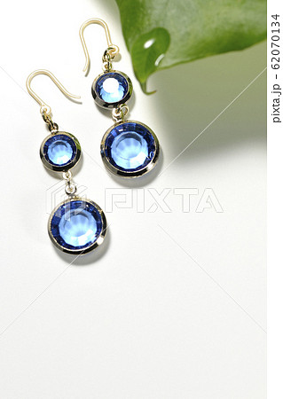 水滴ピアス 62070134