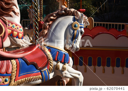 レトロな回転木馬 62070441