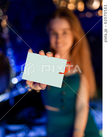 Gift card. Excited woman showing blank paper card 62070583