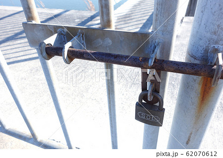 鍵　施錠 62070612