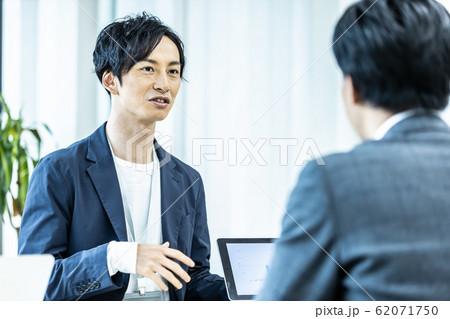 ビジネスシーン　会議　商談 62071750