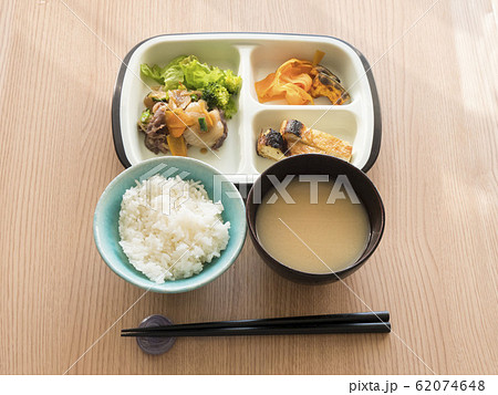 老人・シニアが食べやすいワンプレート介護食【介護用弁当】朝食昼食夕食の食事イメージ 62074648
