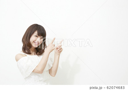 女性 案内 女性 案内 62074683