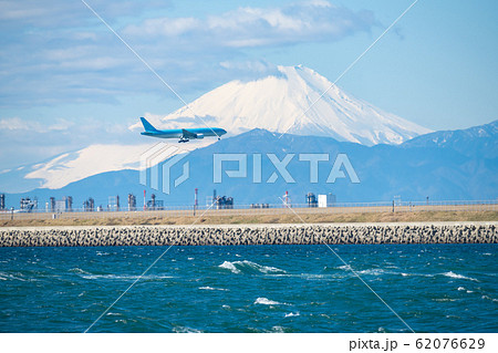 富士山と飛行機のイメージ 62076629
