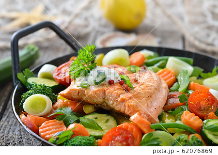 Salmon fillet on vegetables 62076869