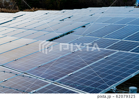 山中の太陽光発電	 62079325