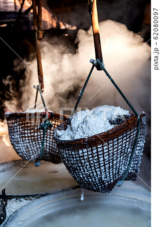 Folk wisdom boiling brine for making into rock 62080097