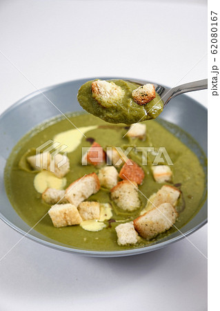Broccoli puree soup with cream and balsamic sauce Broccoli puree soup with cream and balsamic sauce 62080167