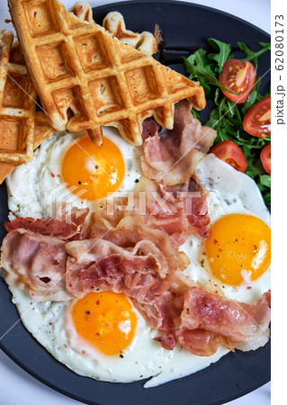 Hearty breakfast of scrambled eggs with bacon, 62080173