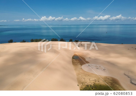 breathtaking sandbanks on an island with turquoise water breathtaking sandbanks on an island with turquoise water 62080853