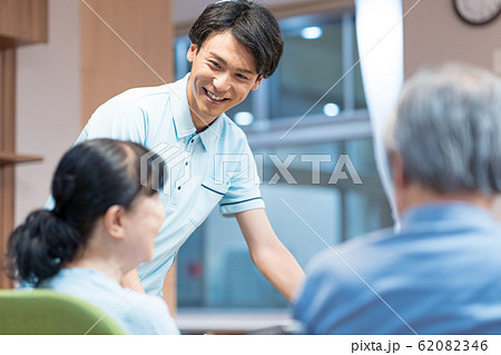 介護士、ケアホーム 62082346