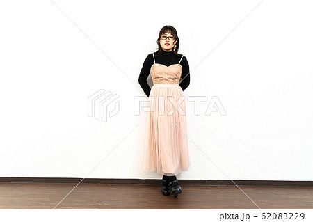 眼鏡をかけた女性 眼鏡をかけた女性 62083229