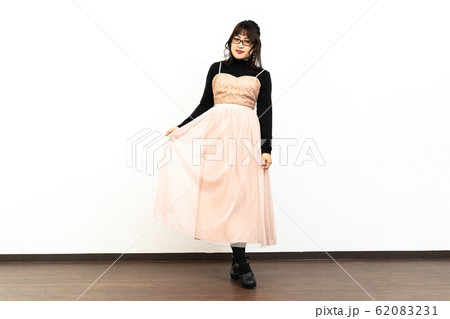 眼鏡をかけた女性 眼鏡をかけた女性 62083231