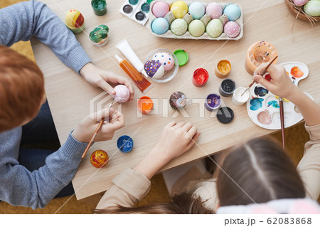 Children painting together at the table 62083868