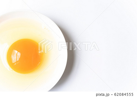 生卵　白背景 62084555