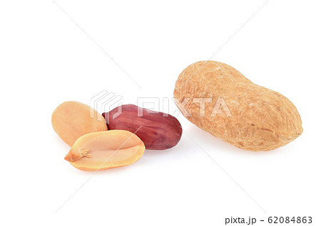 peanuts isolated on white background 62084863